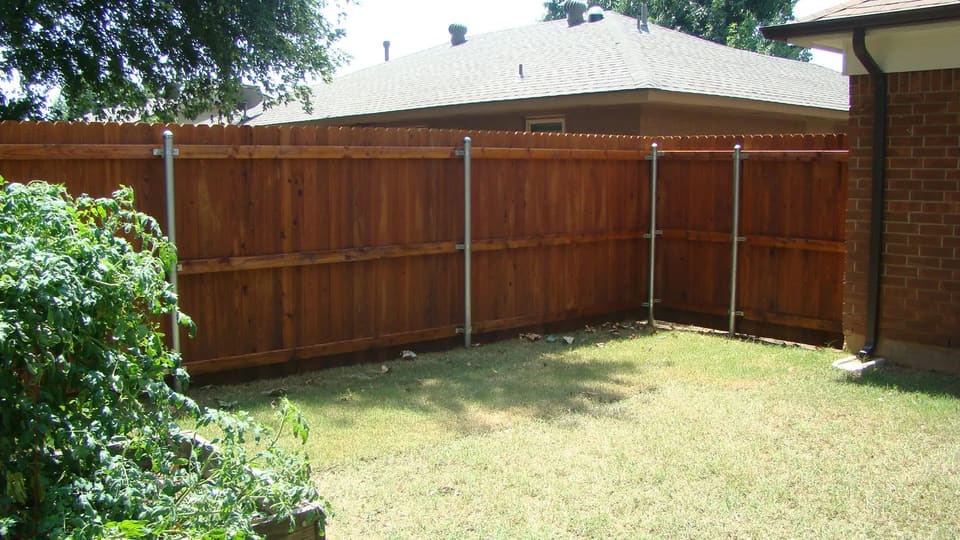 the average cost to stain this fence is around the lower end of average